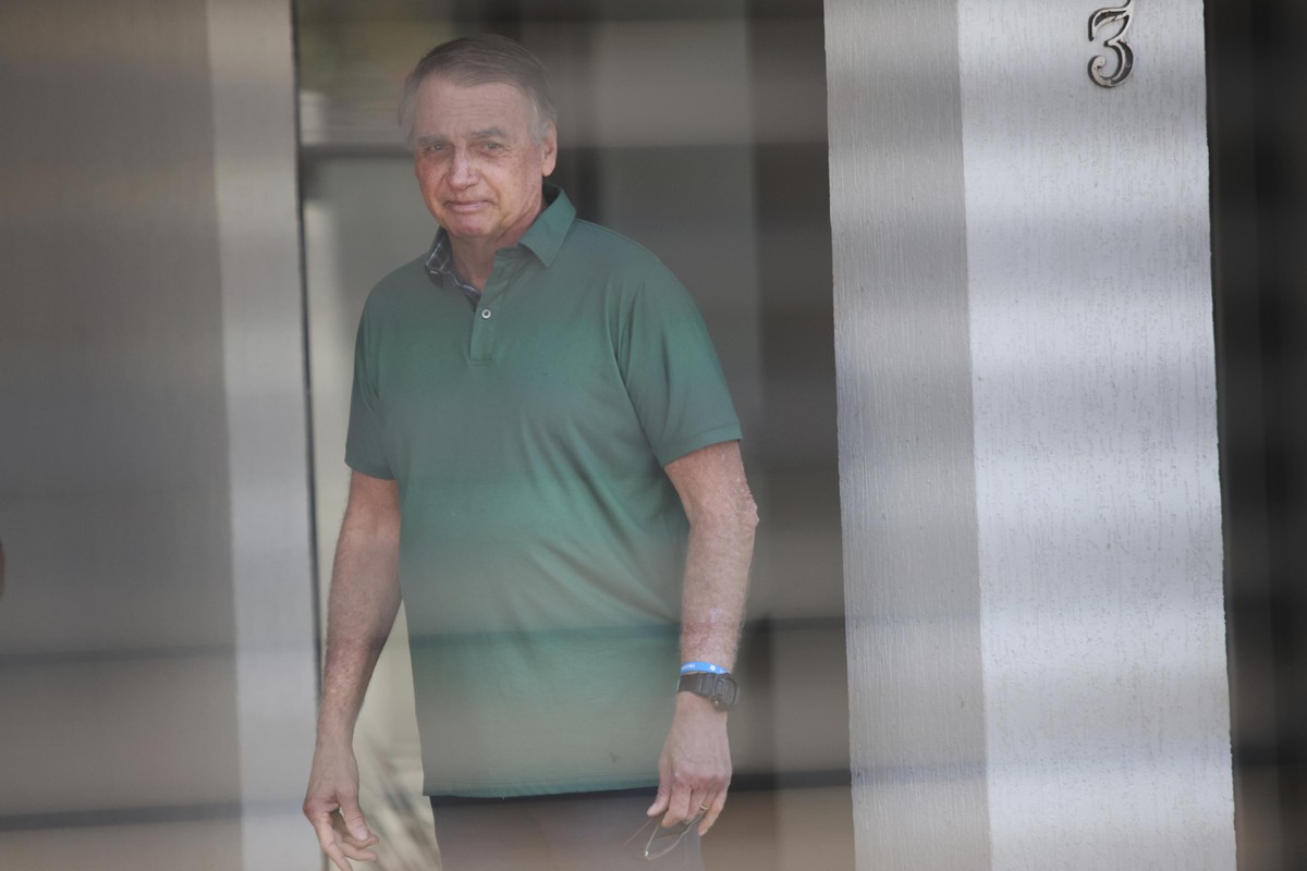 Bolsonaro tem alta após cirurgia no ombro