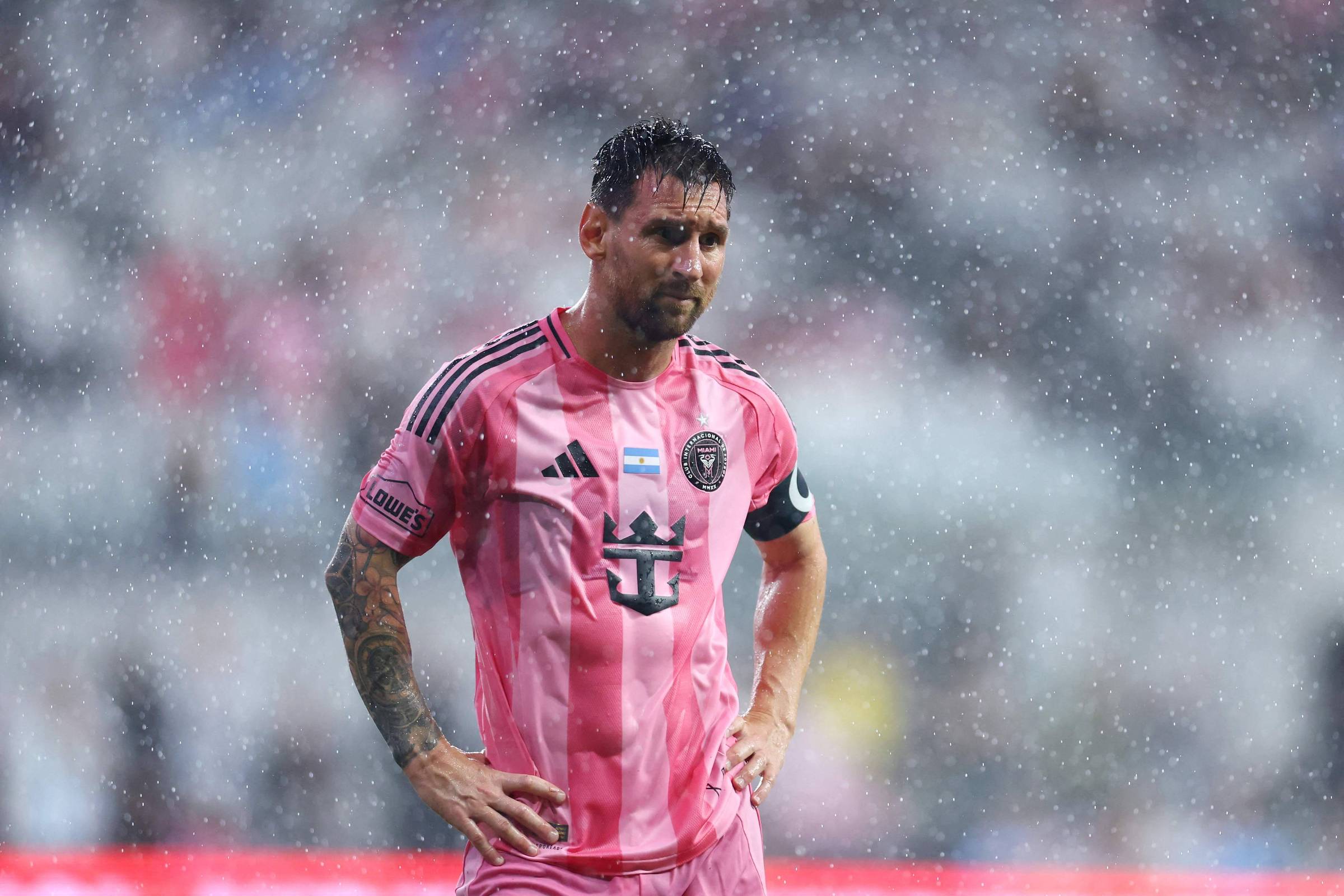 Notícias sobre lesão de Messi 'não são tão ruins', diz Scaloni