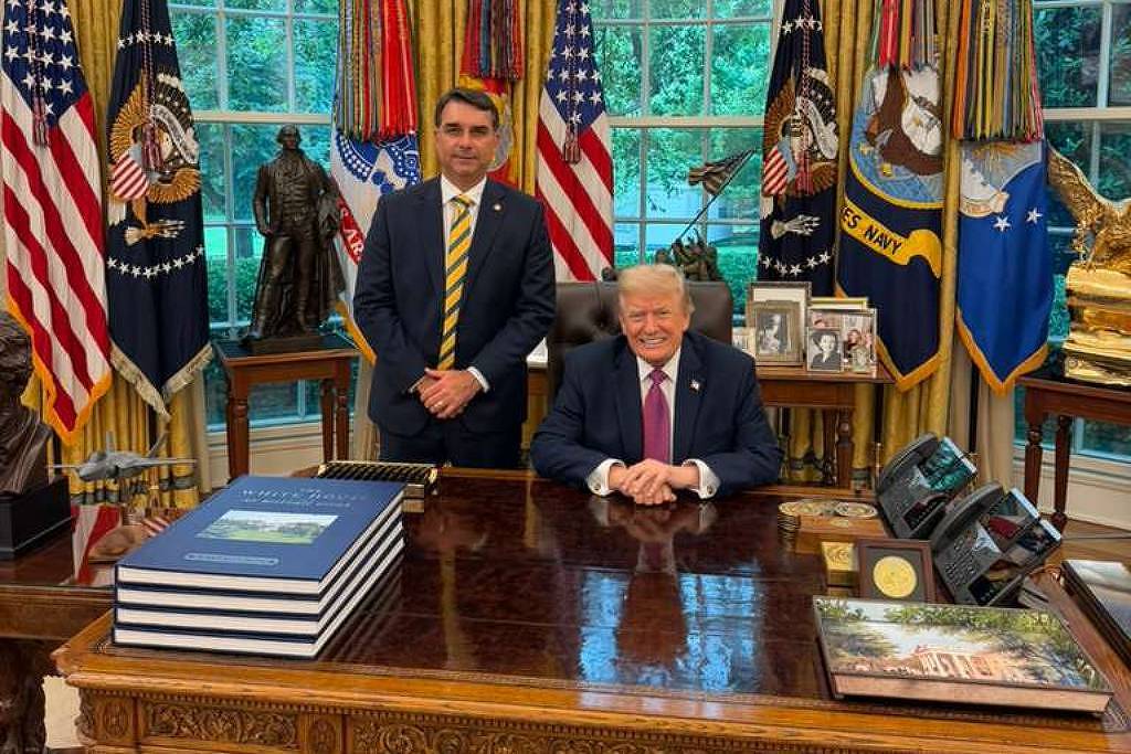 Foto com Trump é teatro tardio para Flávio