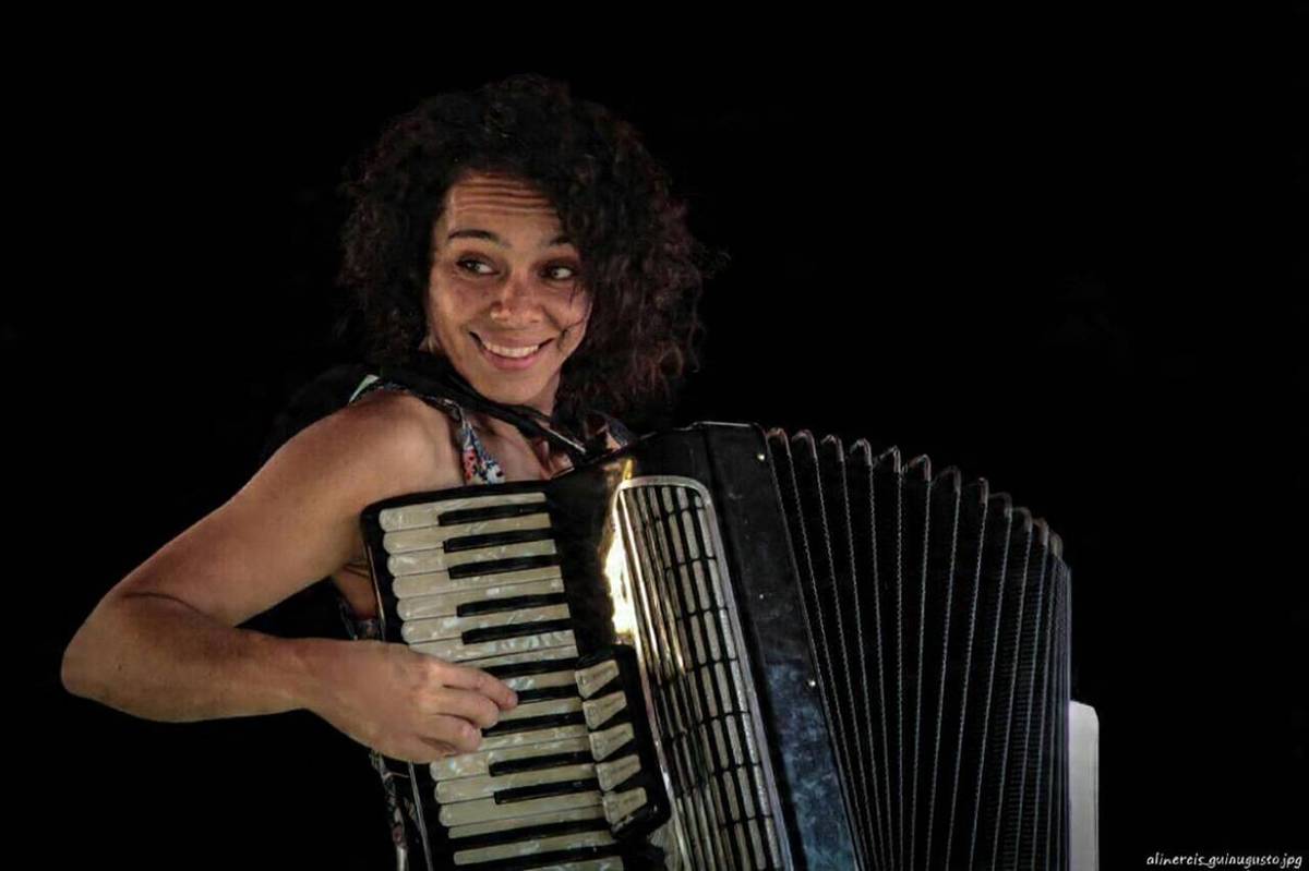 Espetáculo gratuito reúne 15 acordeonistas no Teatro Paulo Eiró, em São Paulo