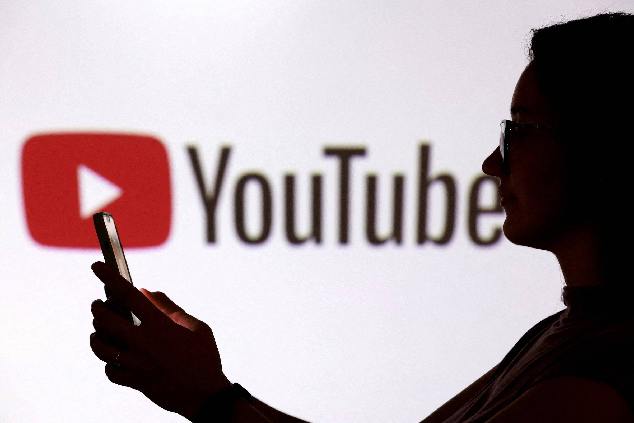 YouTube diz que ampliará detecção de vídeos gerados por IA e adotará rotulagem automática