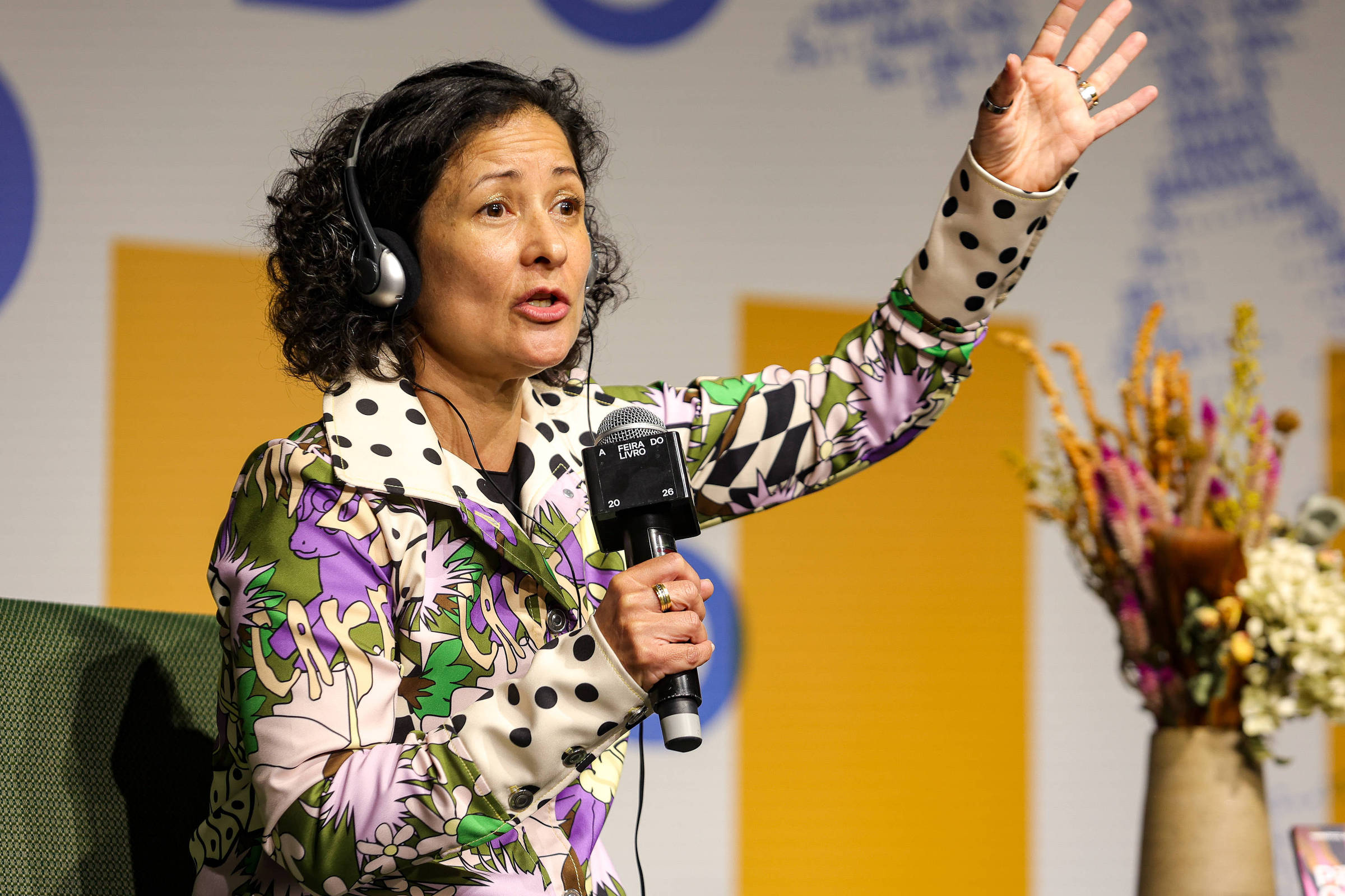 Mulheres vivem sob constante sensação de ameaça, diz Pilar Quintana