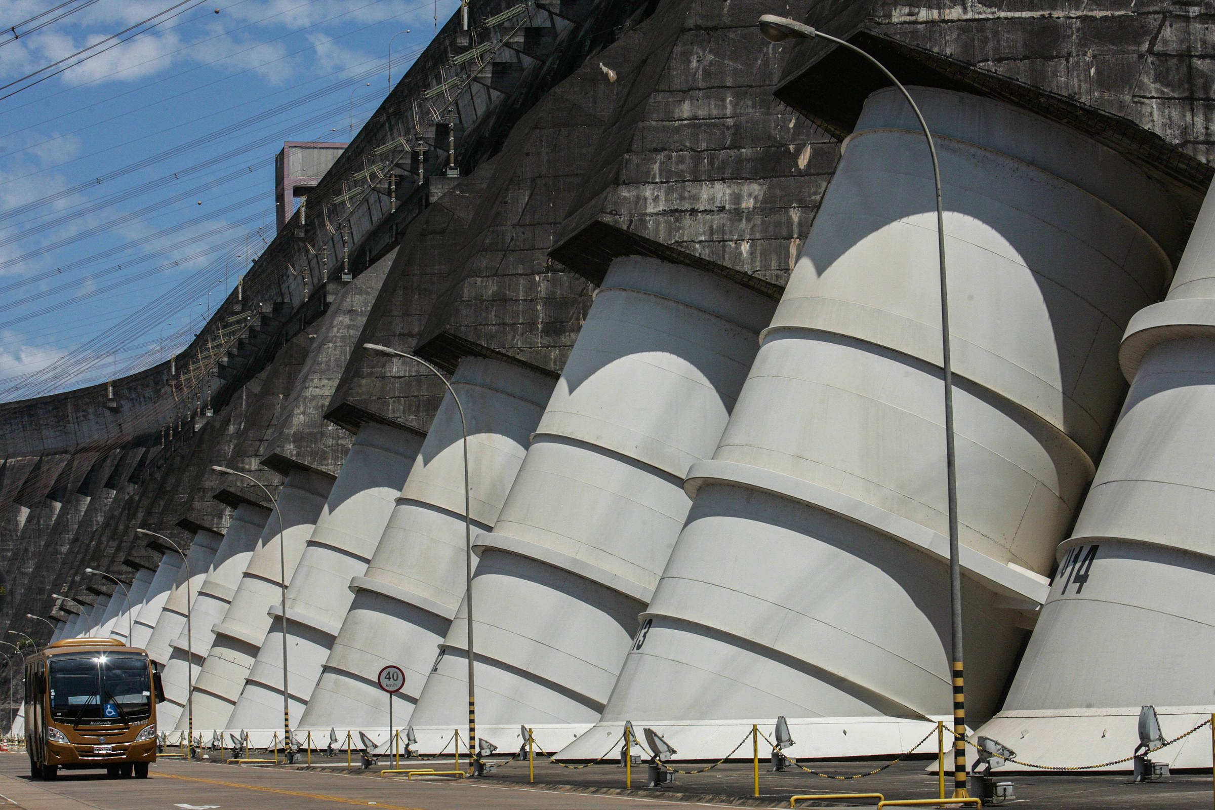Leitores criticam novos custos para tarifa de energia elétrica apontados por levantamento