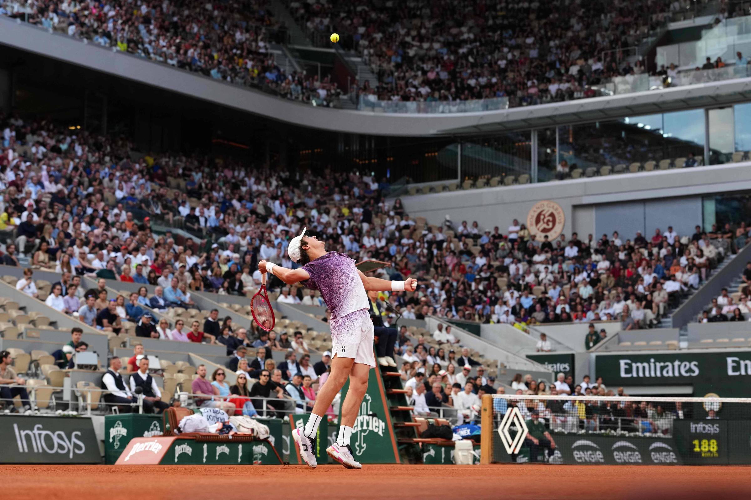 Fonseca faz história e chega às quartas masculinas de Roland Garros 22 anos após Guga