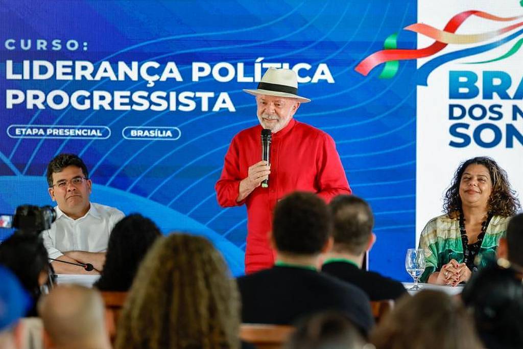 Lula discursa em curso de formação de liderança políticas do seu instituto