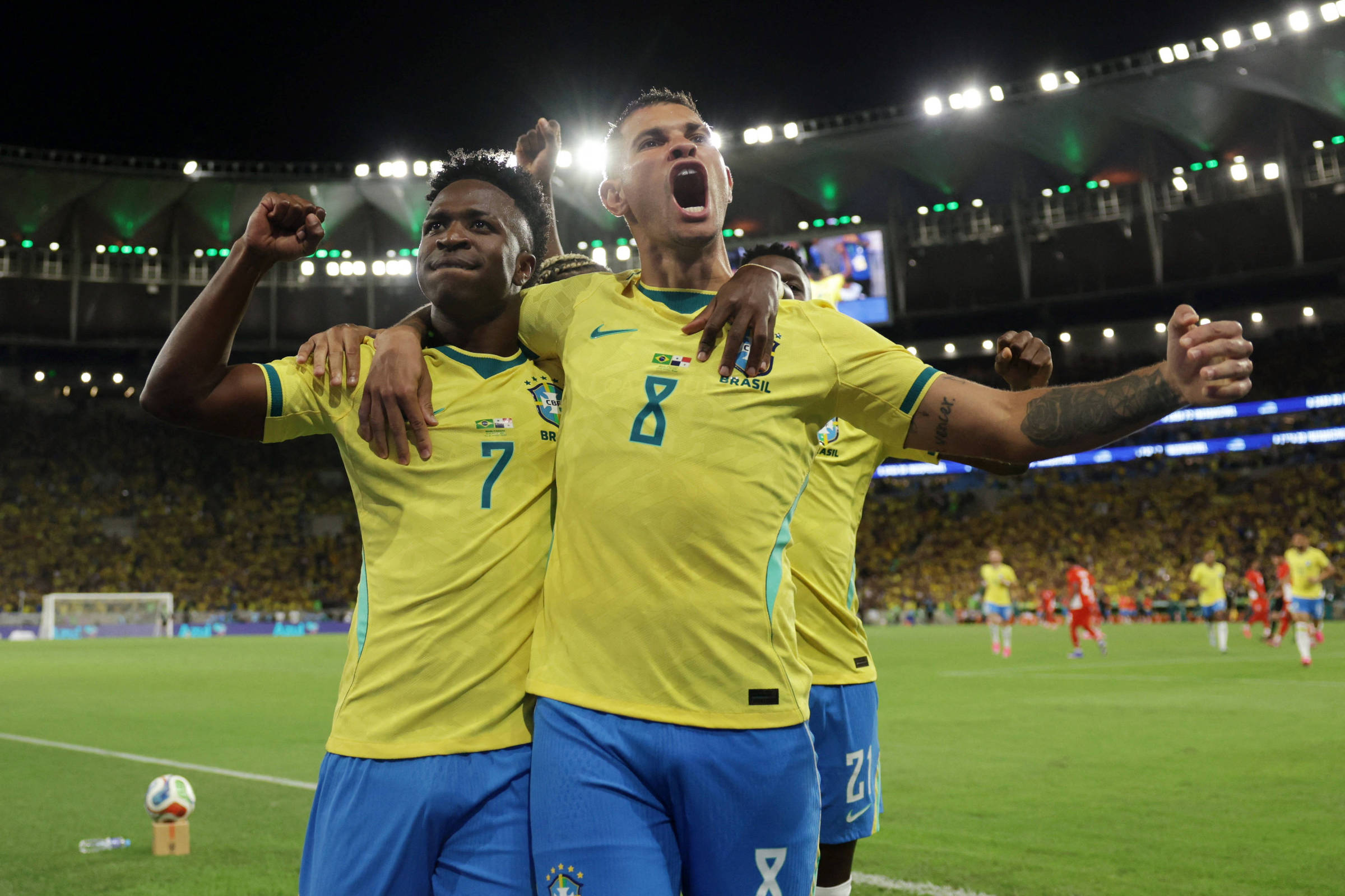 Seleção se despede da torcida brasileira com festa e goleada sobre o Panamá