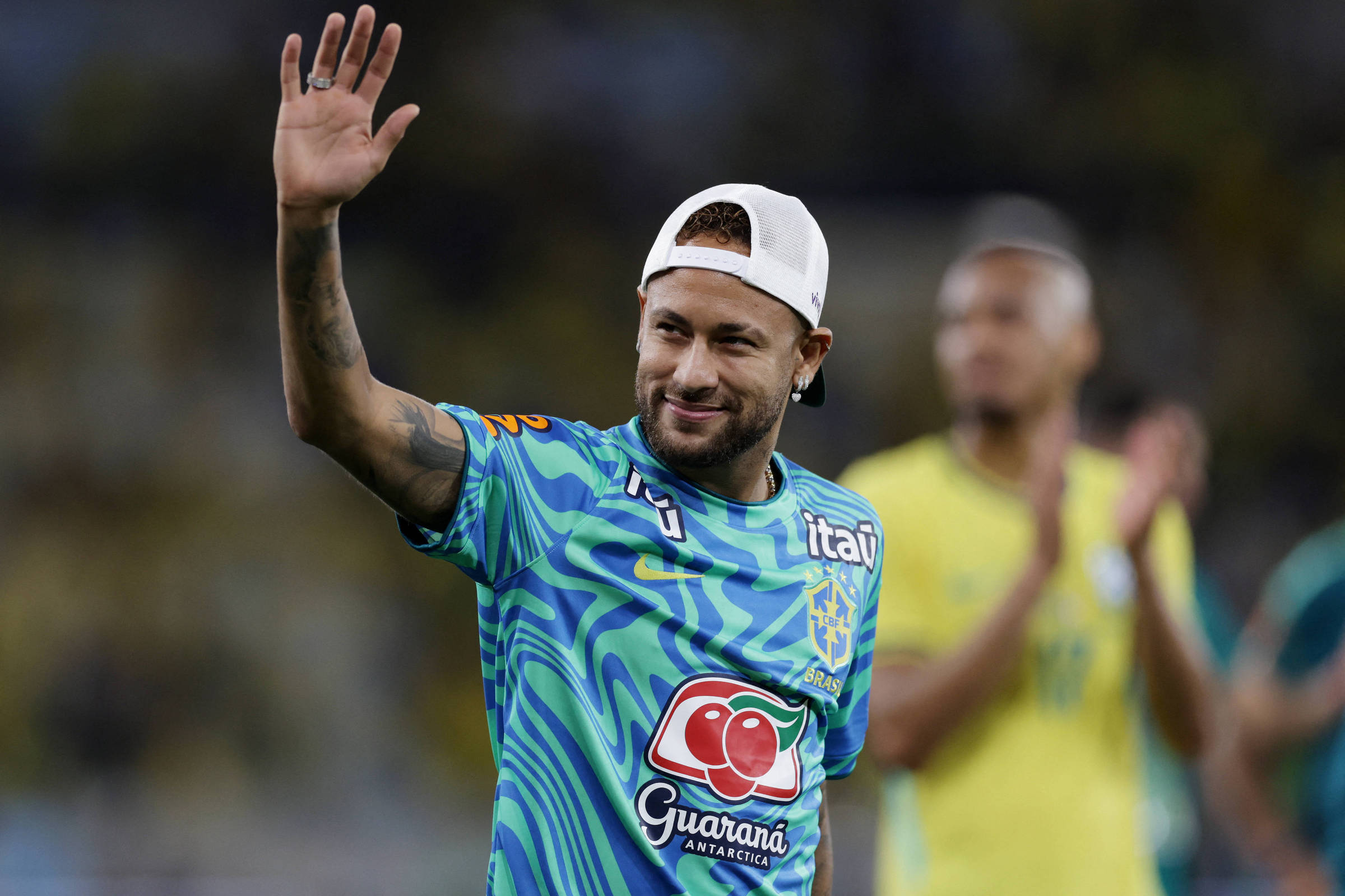 Torcida no Maracanã grita 'Neymar', que é tietado por jogadores do Panamá