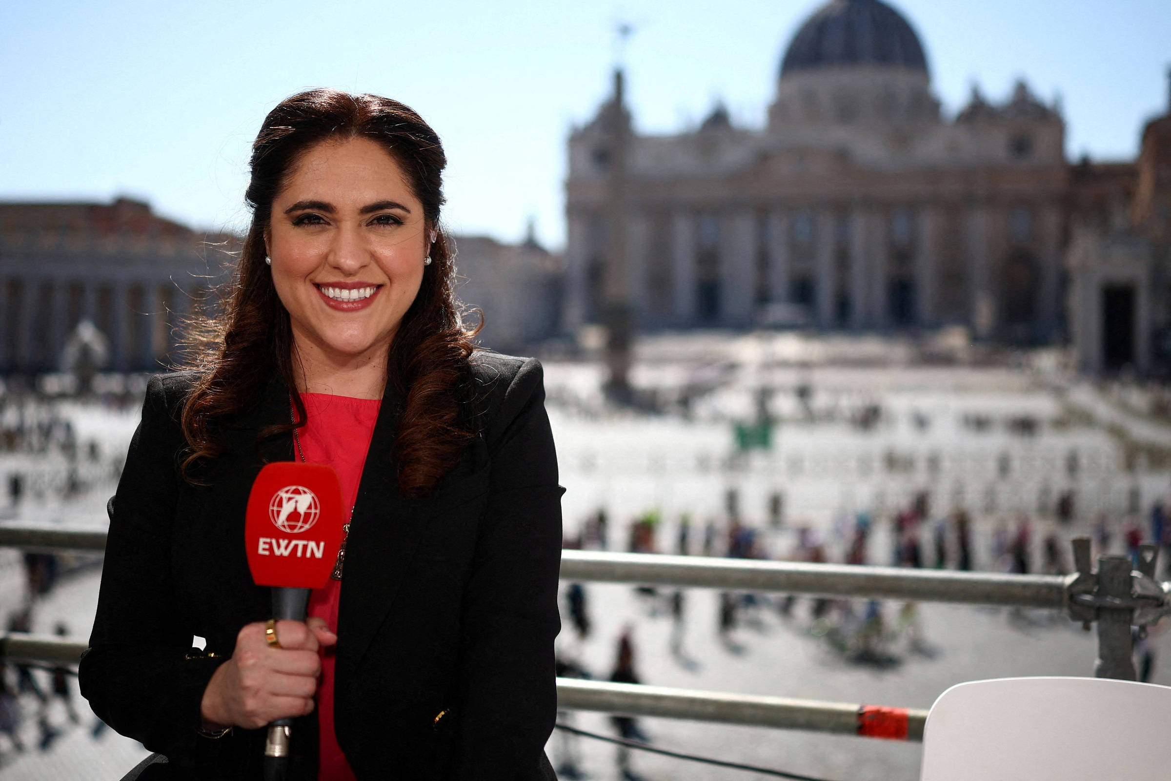 Papa elege uma mulher para liderar a comunicação do Vaticano pela 1ª vez