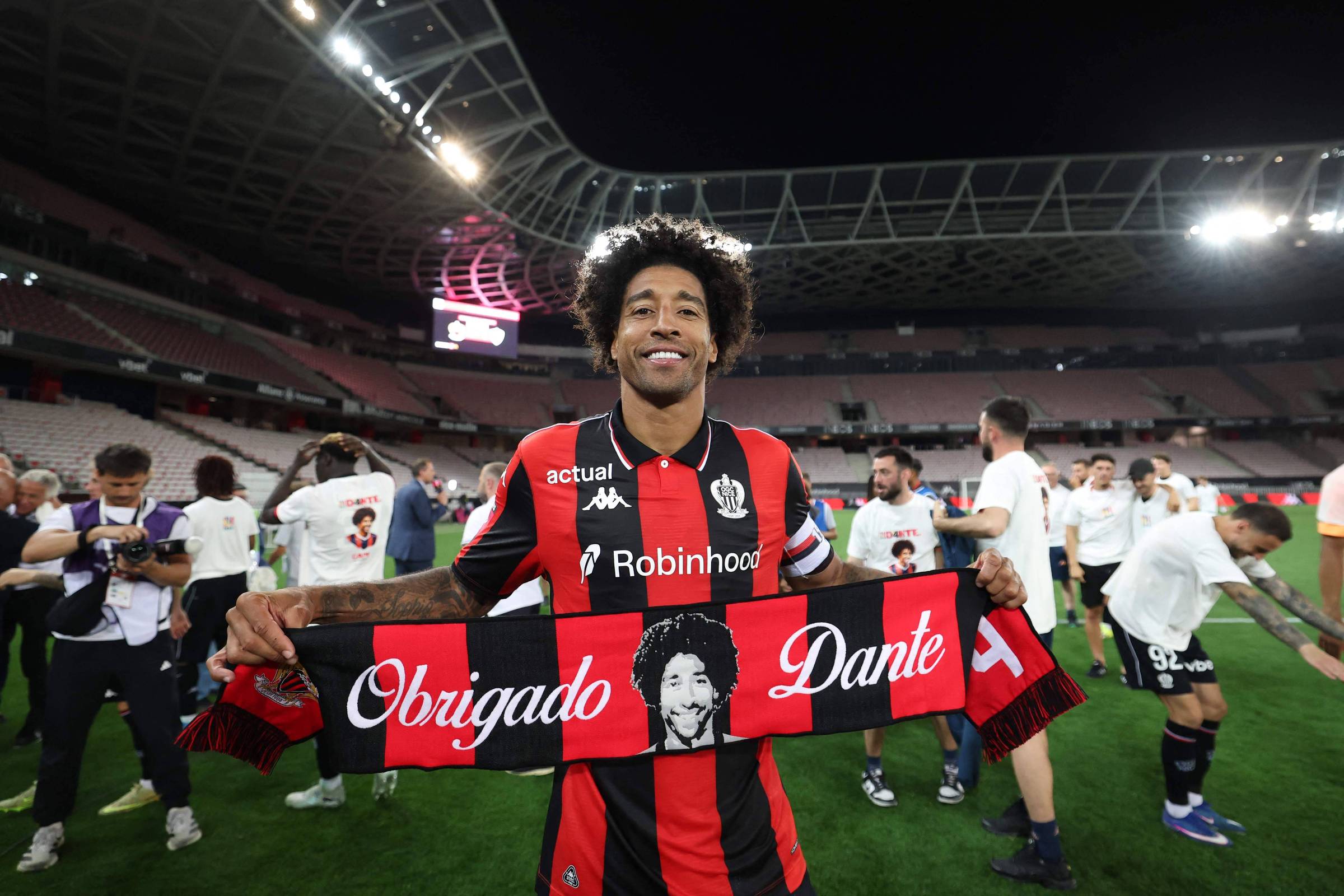 Recém-aposentado dos gramados, Dante assume cargo no Bayern de Munique
