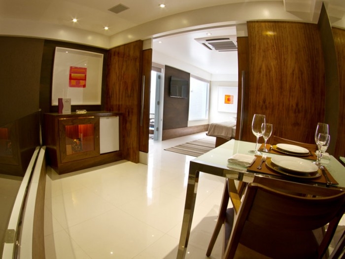 Camiseta Mr Kitsch Manga Curta Bolso Preta