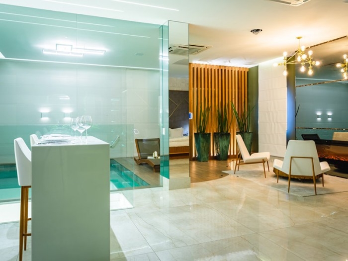 Camiseta Mr Kitsch Manga Curta Bolso Preta